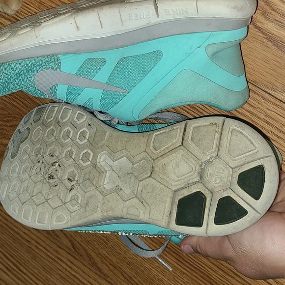 Nike Shoes - Picture 4 of 7